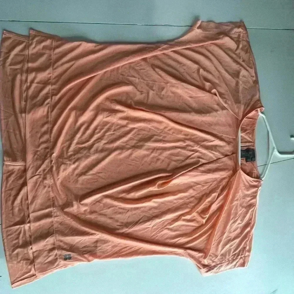 Salmon sweaty Betty top small but fits up to a medium lightweight